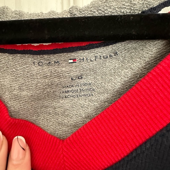 Tommy Hilfiger Cropped Hoodie - Picture 3 of 3
